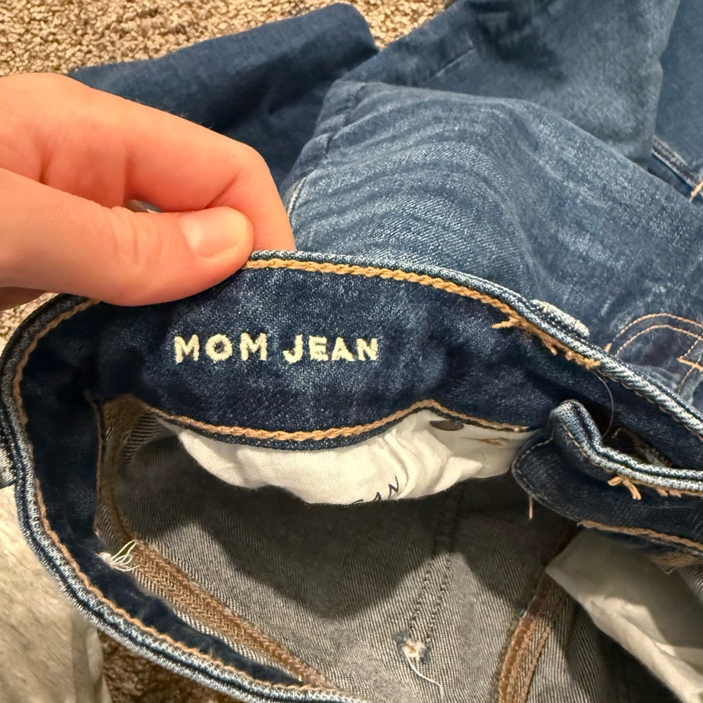 A&E Short Mom Jeans - Picture 2 of 4